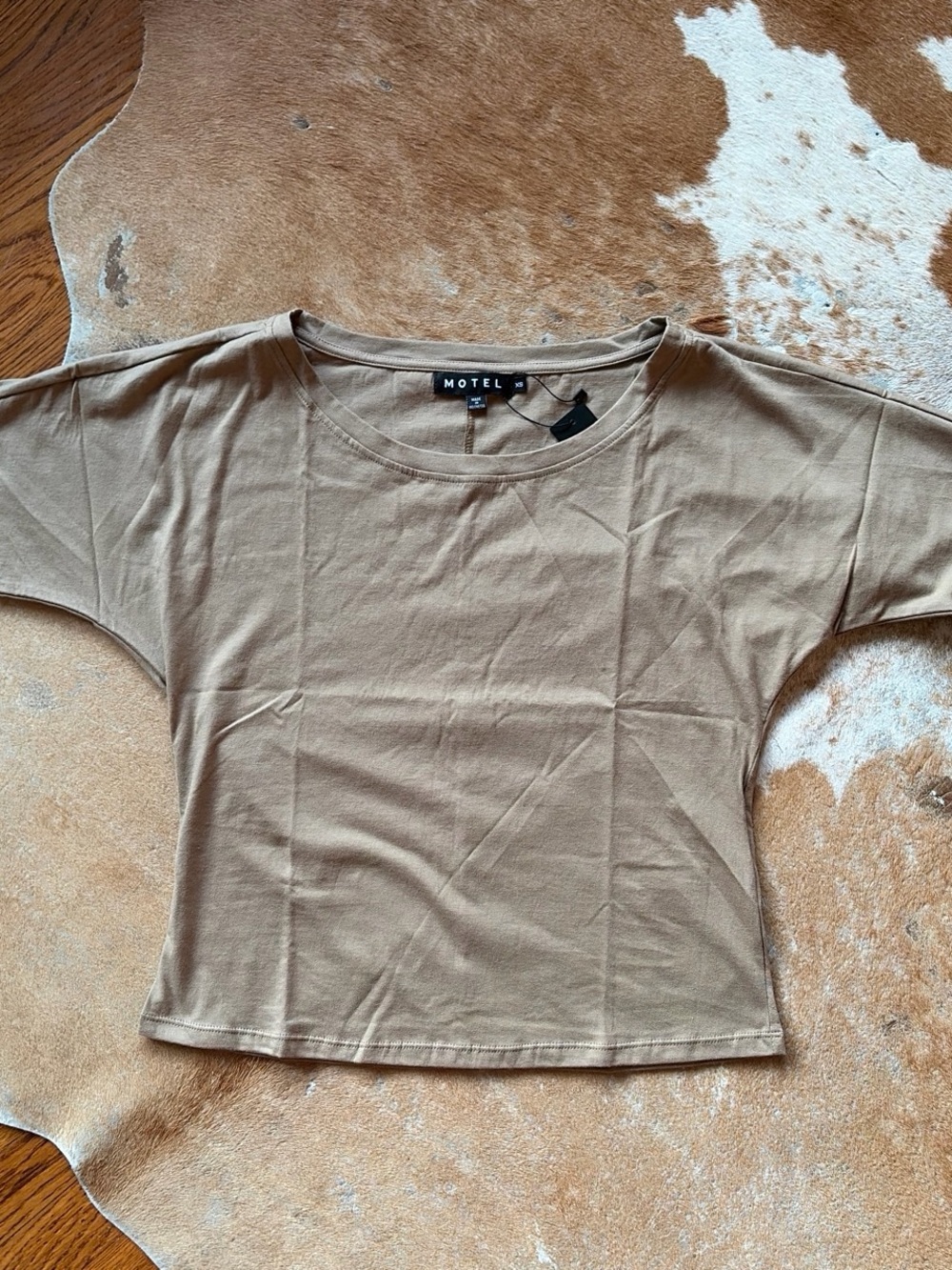 Motel Rocks Off the Shoulder Top - Picture 2 of 3